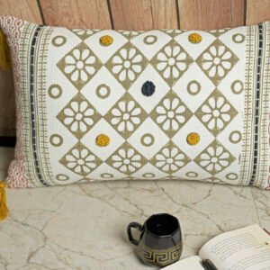 Balanced geometrical printed cushion cover
